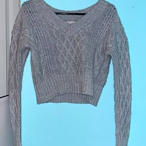 American Eagle woman’s cropped grey sweater